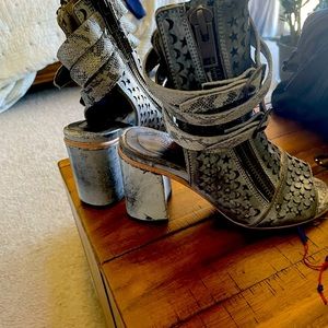 $140 Brand new pair of FreeBirds only worn once.